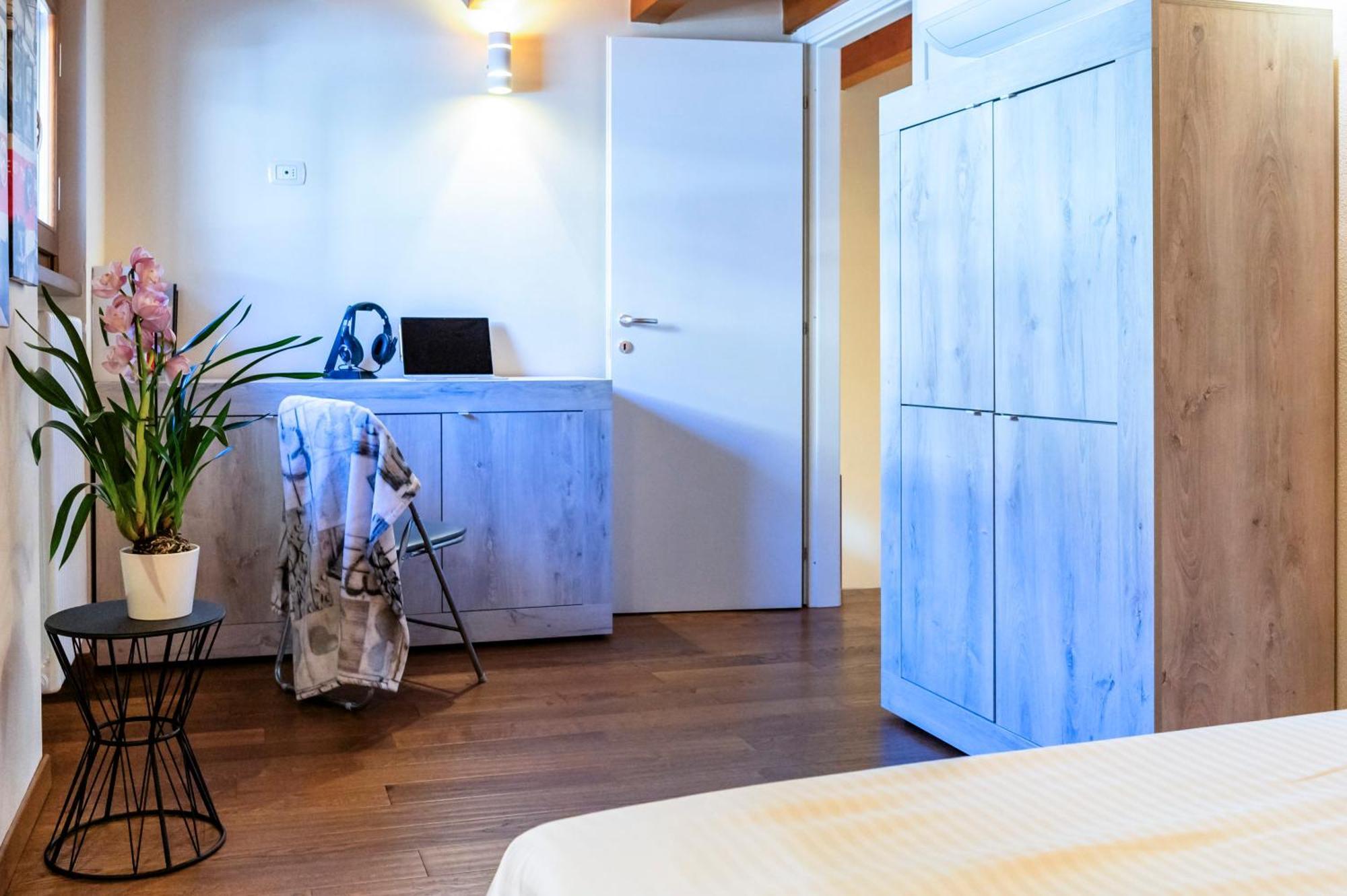 Iseo Lake Villa Con Vista Lago E Piscina Costa Volpino Exterior foto